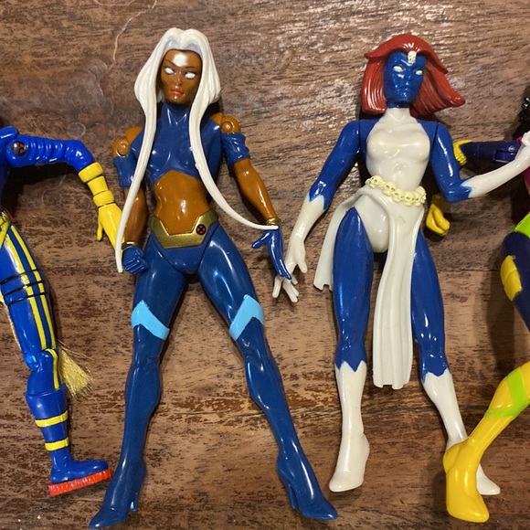 96-97 X-Men Woman Action figures +Laura Croft - Picture 3 of 4